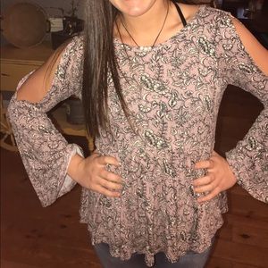 American Eagle Cold Shoulder Top!